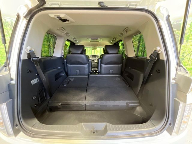 ���i�̂���������ʋ΁A���}���ɏ\���ȉ׎��X�y�[�X���m�ۂ��Ă���܂��B�Z�J���h�V�[�g��|���ƁA�傫�ȉו��̐ύڂ��\�ł���