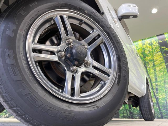 �y����16�C���`�A���~�z�C�[���z�O�ςɃ}�b�`���������A���~�z�C�[���𑕒����Ă���܂��B�e��ЊO�A���~�z�C�[����A�X�^�b�h���X�^�C�����戵�����Ă���܂��B���񂲑��k����������