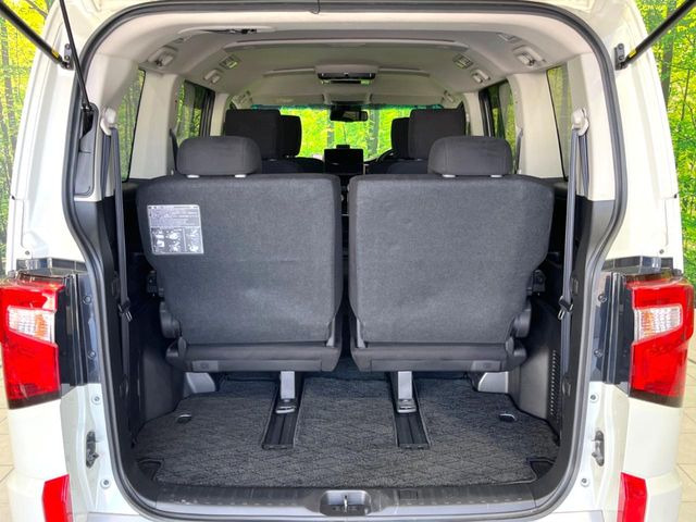 ���i�̂���������ʋ΁A���}���ɏ\���ȉ׎��X�y�[�X���m�ۂ��Ă���܂��B�Z�J���h�V�[�g��|���ƁA�傫�ȉו��̐ύڂ��\�ł���