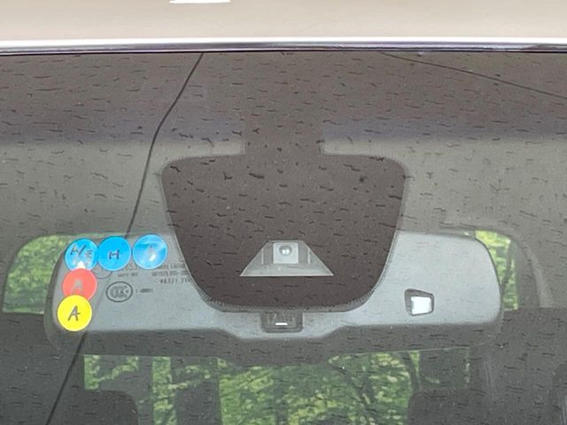 �y�G�}�[�W�F���V�[�u���[�L�z���s���ɑO���̎ԗ�����F�����A�Փ˂������Ȏ��͌x��ƃu���[�L�ŏՓˉ���Ɣ�Q�y�����A�V�X�g�B�����S�Ƀh���C�u�����y���݂��������܂��B