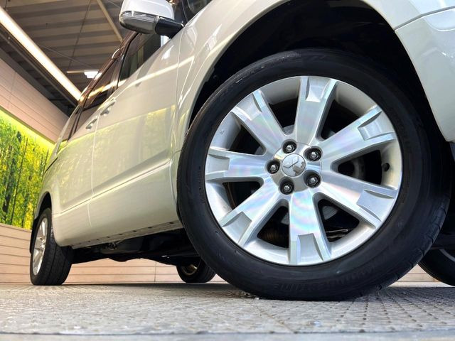 �y����18�C���`�A���~�z�C�[���z�O�ςɃ}�b�`���������A���~�z�C�[���𑕒����Ă���܂��B�e��ЊO�A���~�z�C�[����A�X�^�b�h���X�^�C�����戵�����Ă���܂��B���񂲑��k����������