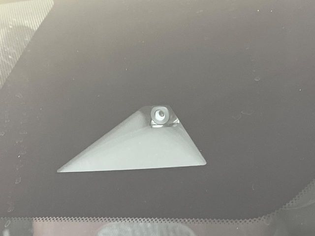 �y�G�}�[�W�F���V�[�u���[�L�z���s���ɑO���̎ԗ�����F�����A�Փ˂������Ȏ��͌x��ƃu���[�L�ŏՓˉ���Ɣ�Q�y�����A�V�X�g�B�����S�Ƀh���C�u�����y���݂��������܂��B