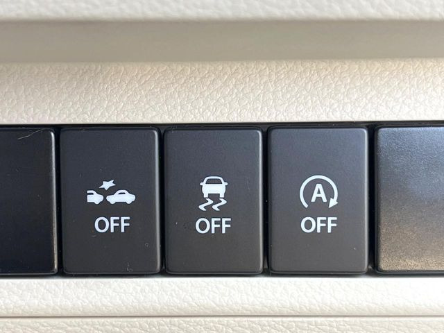 �y�Փˌy���V�X�e���z���s���ɑO���̎ԗ�����F�����A�Փ˂������Ȏ��͌x��ƃu���[�L�ŏՓˉ���Ɣ�Q�y�����A�V�X�g�B�����S�Ƀh���C�u�����y���݂��������܂��B