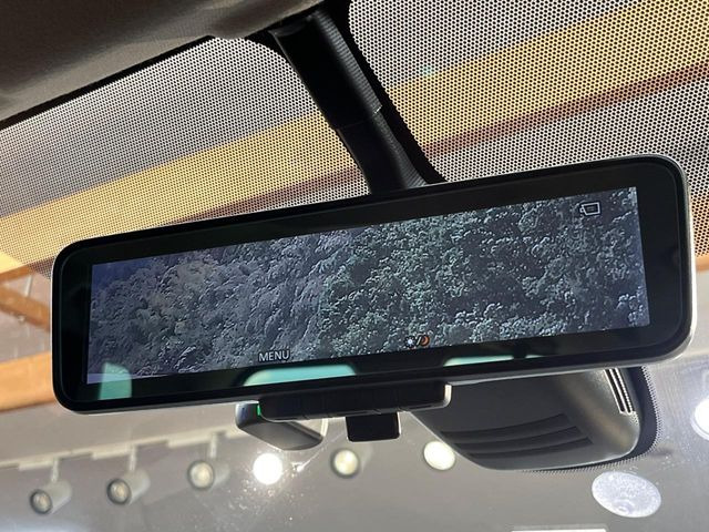 �y�C���e���W�F���g���[���~���[�z��Ȃ̑傫�ȉו��⓯��҂Ō�����m�F���Â炢���ł����S!�J�������B�e�����ԗ�����̉f�������[���~���[���ɕ\���B