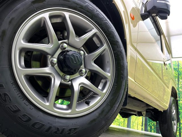 【純正16インチアルミホイール】外観にマッチした純正アルミホイールを装着しております。各種社外アルミホイールや、スタッドレスタイヤも取扱いしております。是非ご相談ください♪
