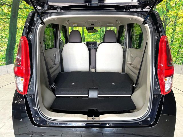 ���i�̂���������ʋ΁A���}���ɏ\���ȉ׎��X�y�[�X���m�ۂ��Ă���܂��B�Z�J���h�V�[�g��|���ƁA�傫�ȉו��̐ύڂ��\�ł���