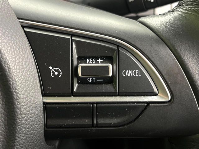 【クルーズコントロール】高速道路もラクラク走行。アクセルを離しても一定速度で走行ができ、長距離運転時の負担を軽減!加速・減速も簡単なスイッチ操作で調整できます。