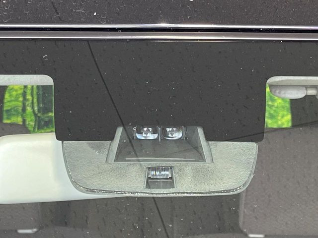 【スズキ レーダーブレーキサポート】走行中に前方の車両等を認識し、衝突しそうな時は警報とブレーキで衝突回避と被害軽減をアシスト。より安全にドライブをお楽しみいただけます。