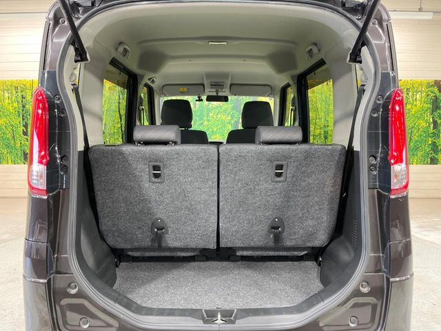 ���i�̂���������ʋ΁A���}���ɏ\���ȉ׎��X�y�[�X���m�ۂ��Ă���܂��B�Z�J���h�V�[�g��|���ƁA�傫�ȉו��̐ύڂ��\�ł���