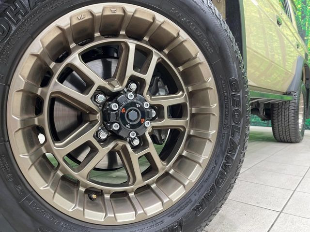 �y���f���X�^18�C���`�A���~�z�C�[���z�����I�v�V�����z�C�[���𑕒��B���s���\�̌���ɉ����A�O�ς����X�^�C���b�V���ɂȂ��Ă��܂��B