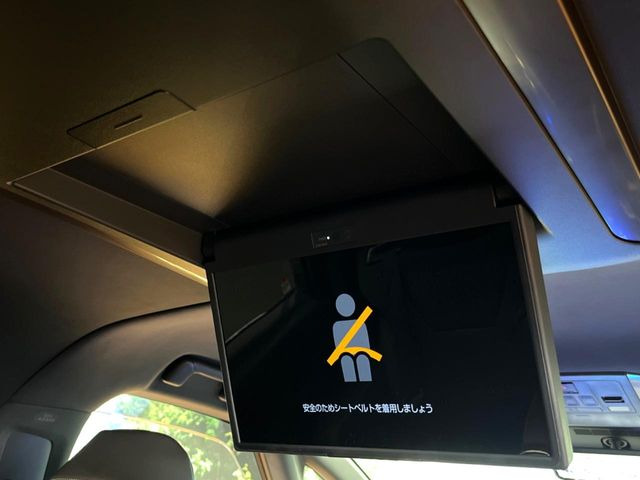 【フリップダウンモニター】家族や友人とお出かけする機会が多い方に大人気のフリップダウンモニター!大画面モニターで車内はエンタメ空間!退屈しがちな長距離ドライブも楽しい時間に変わります!