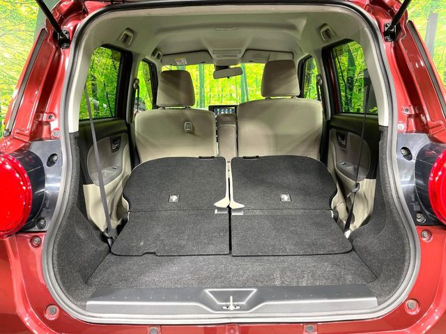 ���i�̂���������ʋ΁A���}���ɏ\���ȉ׎��X�y�[�X���m�ۂ��Ă���܂��B�Z�J���h�V�[�g��|���ƁA�傫�ȉו��̐ύڂ��\�ł���