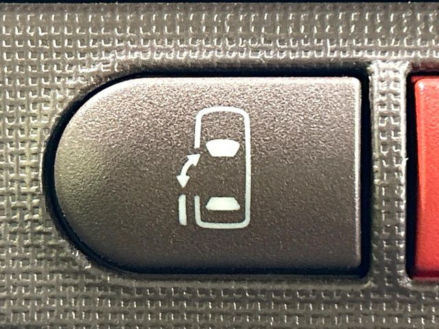 �y�p���[�X���C�h�h�A�z�X�}�[�g�L�[��^�]�Ȃ̃X�C�b�`�ŃX���C�h�h�A�̊J���\���d��������͂����ăh�A���J����K�v�������A���������q�l�ł��A�d���ו��������Ă��鎞�����N�ɊJ���߂ł��܂���