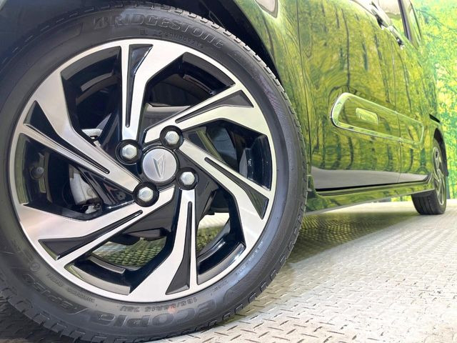 �y�����A���~15�C���`�z�C�[���z�O�ςɃ}�b�`���������A���~�z�C�[���𑕒����Ă���܂��B�e��ЊO�A���~�z�C�[����A�X�^�b�h���X�^�C�����戵�����Ă���܂��B���񂲑��k����������