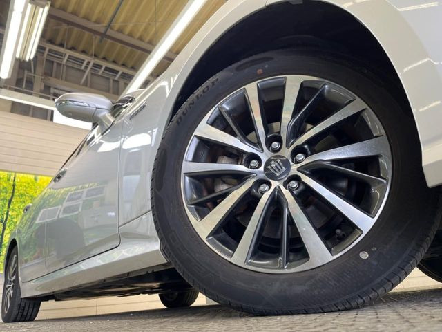 �y����17�C���`�A���~�z�C�[���z�O�ςɃ}�b�`���������A���~�z�C�[���𑕒����Ă���܂��B�e��ЊO�A���~�z�C�[����A�X�^�b�h���X�^�C�����戵�����Ă���܂��B���񂲑��k����������