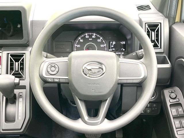 ステアリングも使用感が少なく、きれいな状態となっております♪