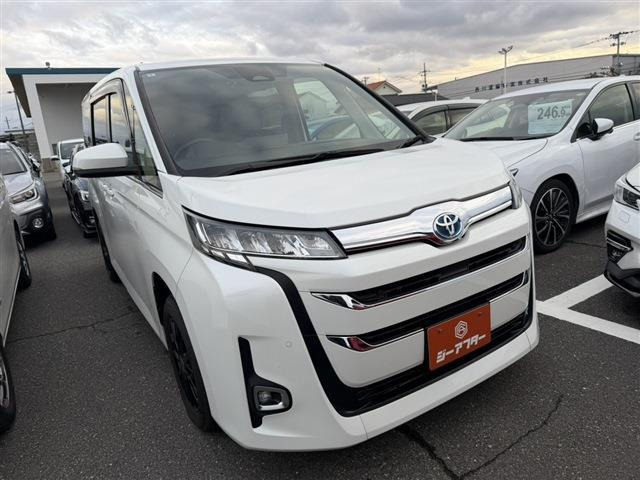 ノア1.8 ハイブリッド Z E-Four 4WD