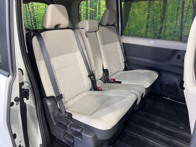 �Z�J���h�V�[�g�͒������������ƂȂ��Ă���A�X���C�h����ΒʘH�X�y�[�X���o��!�O��̈ړ����Ƃ��Ă��ȒP�ł���������A8����Ԏ������K�ȍ���S�n�̃V�[�g�ƂȂ��Ă��܂���