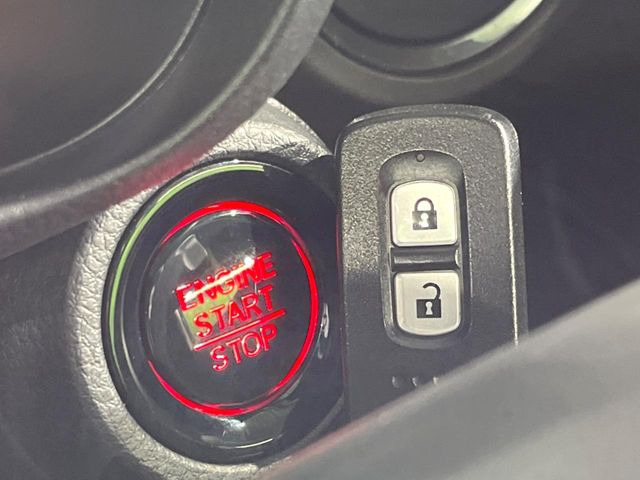 �yHonda�X�}�[�g�L�[�z�J�o����|�P�b�g�ɓ��ꂽ�܂܂ł��h�A�̎{���E�������\�ȃX�}�[�g�L�[�𑕔��B�G���W���̃I���E�I�t�����J�M�����o���K�v����������Ƃ��Ă��֗��ł���