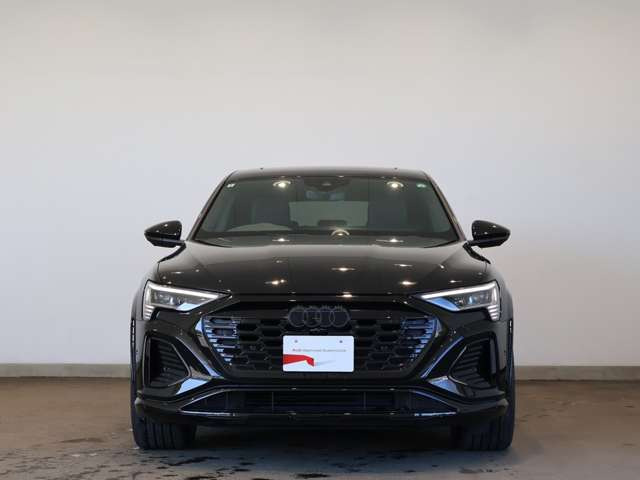 SQ8スポーツバック e-tronベースグレード 4WD