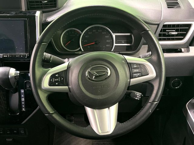 ステアリングも使用感が少なく、きれいな状態となっております♪