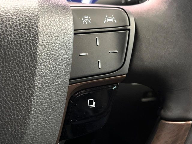 【レーダークルーズコントロール】高速道路での長距離走行が楽に!!自動で速度を保つクルーズコントロールが、衝突軽減システムと連携し、前方の車両を感知して車間を保つように速度調節してくれます!!