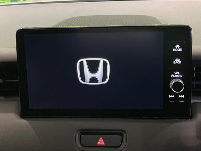 【純正ナビ】人気の純正ナビを装備しております。ナビの使いやすさはもちろん、オーディオ機能も充実!キャンプや旅行はもちろん、通勤や買い物など普段のドライブも楽しくなるはず♪