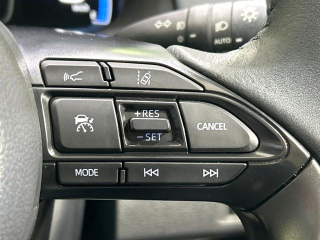 【レーダークルーズコントロール】高速道路での長距離走行が楽に!!自動で速度を保つクルーズコントロールが、衝突軽減システムと連携し、前方の車両を感知して車間を保つように速度調節してくれます!!