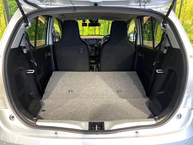 ���i�̂���������ʋ΁A���}���ɏ\���ȉ׎��X�y�[�X���m�ۂ��Ă���܂��B�Z�J���h�V�[�g��|���ƁA�傫�ȉו��̐ύڂ��\�ł���