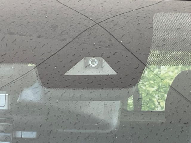 �y�C���e���W�F���g�G�}�[�W�F���V�[�u���[�L�z�t�����g�J�����őO���̎ԗ�����s�҂����m�B�Փ˂������Ȏ��͏Փ˔�Q�y���u���[�L���쓮�A�Փˉ�����T�|�[�g�B�����S�Ƀh���C�u�����y���݂��������܂��B