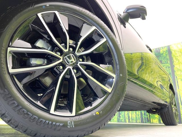 �y����18�C���`�A���~�z�C�[���z�O�ςɃ}�b�`���������A���~�z�C�[���𑕒����Ă���܂��B�e��ЊO�A���~�z�C�[����A�X�^�b�h���X�^�C�����戵�����Ă���܂��B���񂲑��k����������