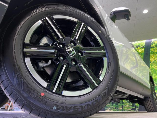 �y����16�C���`�A���~�z�C�[���z�O�ςɃ}�b�`���������A���~�z�C�[���𑕒����Ă���܂��B�e��ЊO�A���~�z�C�[����A�X�^�b�h���X�^�C�����戵�����Ă���܂��B���񂲑��k����������