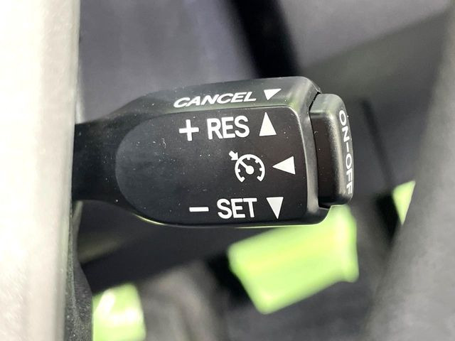 �y�N���[�Y�R���g���[���z�������H�����N���N���s�B�A�N�Z���𗣂��Ă���葬�x�ő��s���ł��A�������^�]���̕��S���y��!�����E�������ȒP�ȃX�C�b�`����Œ����ł��܂��B