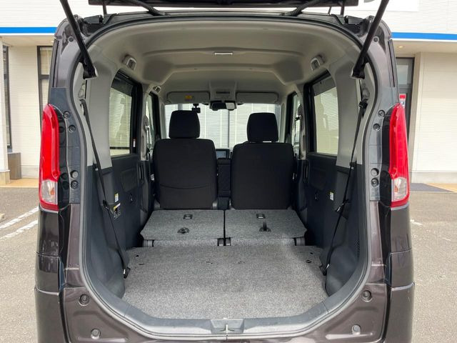 ���i�̂���������ʋ΁A���}���ɏ\���ȉ׎��X�y�[�X���m�ۂ��Ă���܂��B�Z�J���h�V�[�g��|���ƁA�傫�ȉו��̐ύڂ��\�ł���