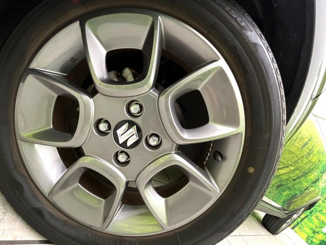 �y����16�C���`�A���~�z�C�[���z�O�ςɃ}�b�`���������A���~�z�C�[���𑕒����Ă���܂��B�e��ЊO�A���~�z�C�[����A�X�^�b�h���X�^�C�����戵�����Ă���܂��B���񂲑��k����������