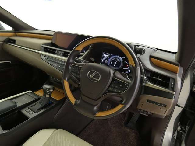 ES300h バージョンL