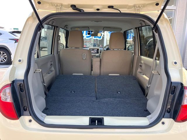 ���i�̂���������ʋ΁A���}���ɏ\���ȉ׎��X�y�[�X���m�ۂ��Ă���܂��B�Z�J���h�V�[�g��|���ƁA�傫�ȉו��̐ύڂ��\�ł���