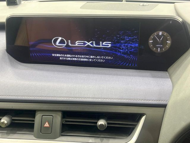 【メーカー純正ナビ】インテリアに溶け込むスタイリッシュな「専用設計」メーカーナビを装備♪視認性や操作性など基本性能にも優れ、より上質なカーライフをお楽しみいただけます。