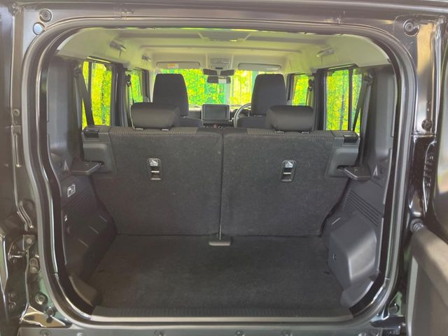 ���i�̂���������ʋ΁A���}���ɏ\���ȉ׎��X�y�[�X���m�ۂ��Ă���܂��B�Z�J���h�V�[�g��|���ƁA�傫�ȉו��̐ύڂ��\�ł���