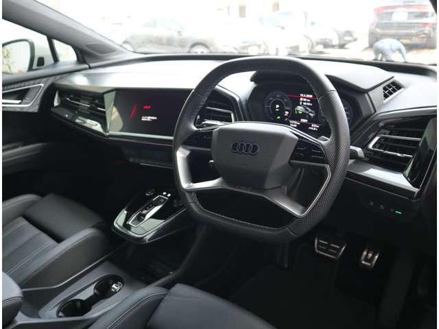 Q4 e-tron40 Sライン