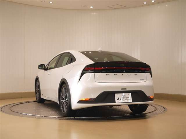 プリウス2.0 G E-Four 4WD