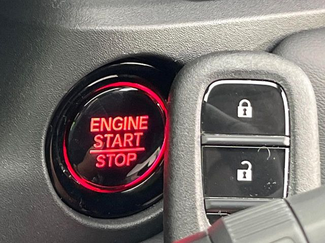 �yHonda�X�}�[�g�L�[�z�J�o����|�P�b�g�ɓ��ꂽ�܂܂ł��h�A�̎{���E�������\�ȃX�}�[�g�L�[�𑕔��B�G���W���̃I���E�I�t�����J�M�����o���K�v����������Ƃ��Ă��֗��ł���