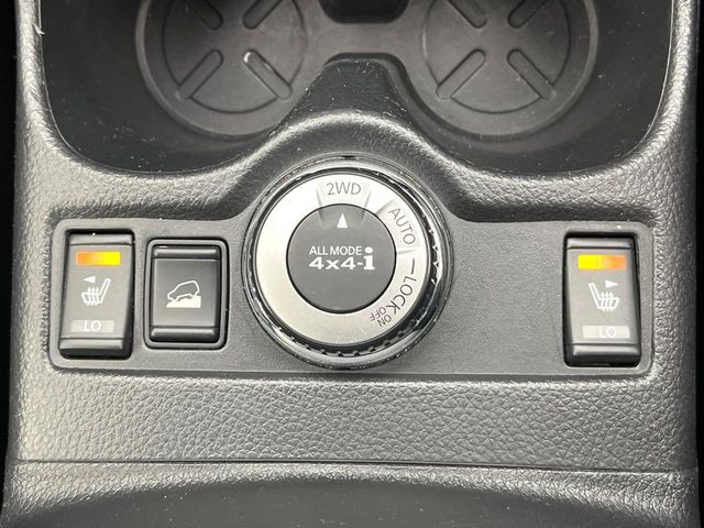 �y�I�[�����[�h4&times;4�z2WD/4WD���[�h����y�ɐ؂�ւ��\�B�R��d����2WD�A�X�^�b�N���ɖ𗧂�LOCK�AAUTO���[�h�ł�4WD�̔z���������Œ������A�H�ʏ󋵂��킸���肵��������T�|�[�g�B