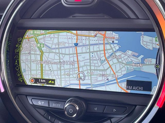 �������i�r:��̊��̂���i�r�́A����������ԓ������o���Ă���܂��BBluetooth�Đ��ȂǃI�[�f�B�I�@�\���[�����Ă���܂��̂ŁA�^�]�����y���߂܂���