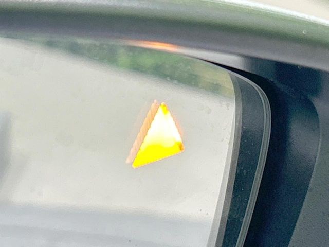 �y�u���C���h�X�|�b�g���j�^�����O�z���s���A�h�A�~���[�̎��p�ɂȂ�₷���ӏ��Ɍ㑱�Ԃ��ڋ߂���ƃT�C�h�~���[�t�߂Ɍx����\���A�h���C�o�[�ɒ��ӊ��N�����Ă���܂��B