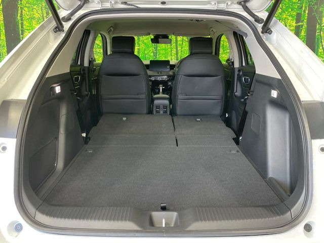 ���i�̂���������ʋ΁A���}���ɏ\���ȉ׎��X�y�[�X���m�ۂ��Ă���܂��B�Z�J���h�V�[�g��|���ƁA�傫�ȉו��̐ύڂ��\�ł���