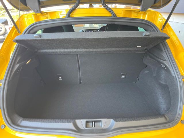 ●トランクルーム:趣味が広がる収容スペース!これだけの広さがあればお買い物やレジャーなどにも最適です!使用感も少なくきれいな状態を維持しております。