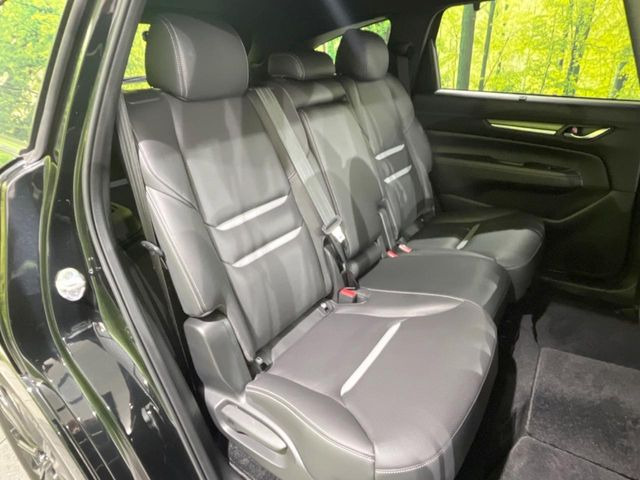 【前席+後席シートヒーター】寒い日に重宝するシートヒーターを後席にも装備!エアコンより早く温まってくれるので寒がりの人も安心ですね♪エアコンの温風は乾燥するから苦手、という方にもをおすすめです。