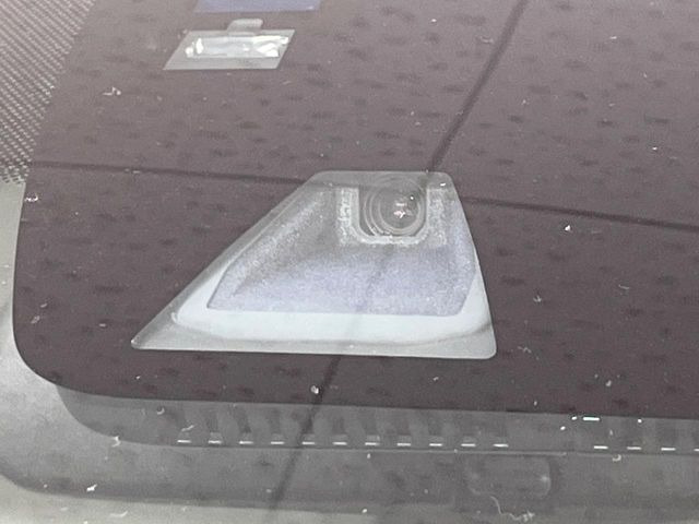 �y�X�}�[�g�u���[�L�T�|�[�g�z���s���ɑO���̎ԗ�����F�����A�Փ˂������Ȏ��͌x��ƃu���[�L�ŏՓˉ���Ɣ�Q�y�����A�V�X�g�B�����S�Ƀh���C�u�����y���݂��������܂��B