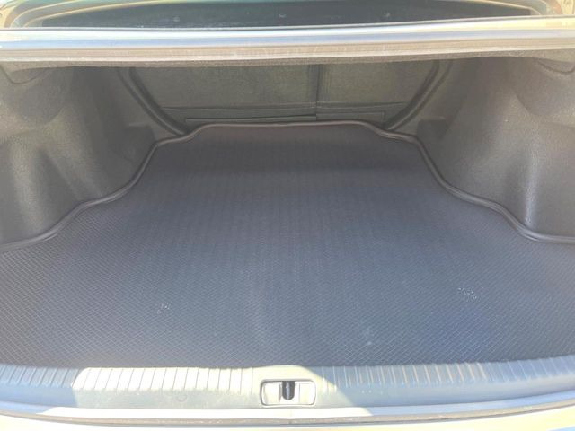 ���i�̂���������ʋ΁A���}���ɏ\���ȉ׎��X�y�[�X���m�ۂ��Ă���܂��B